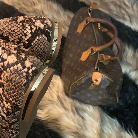 Express Brown Snake Skin flats - Picture 8 of 8